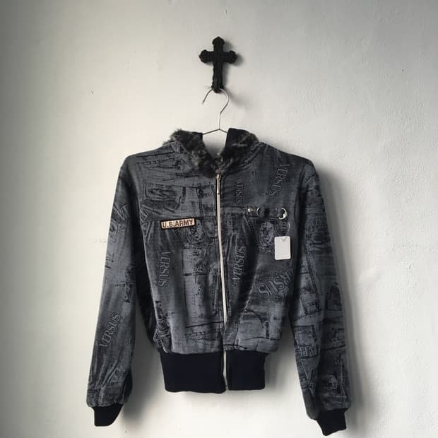 Fake fur hood short zip up
