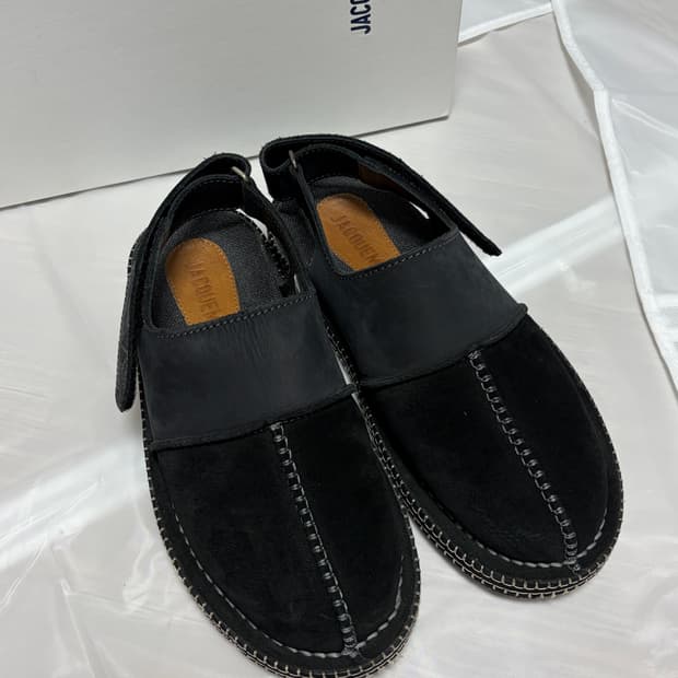 자크뮈스 (JACQUEMUS) 뮬 샌들