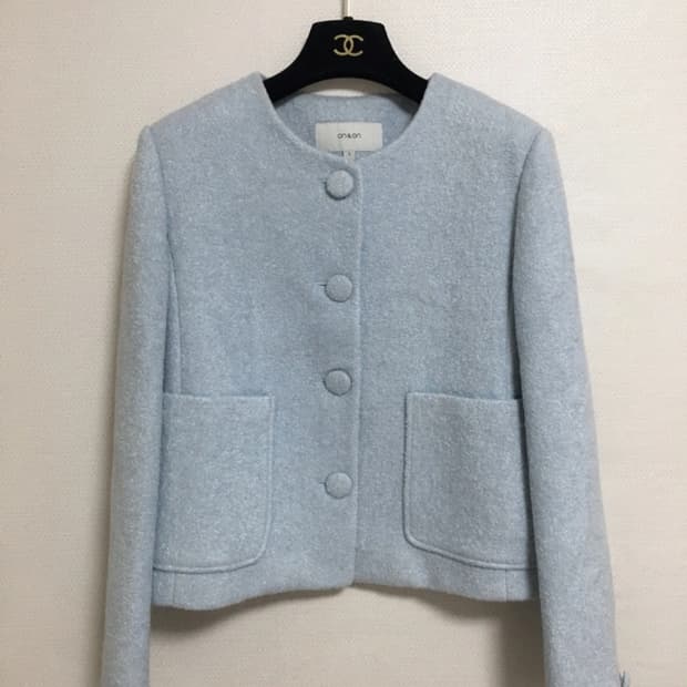 온앤온 하늘색 트위드 자켓 55