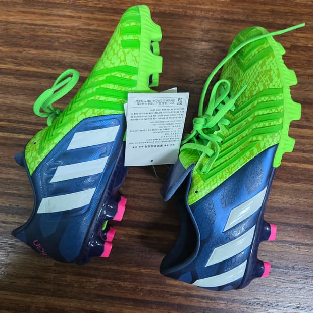 아디다스 앱솔리온 인스팅트 축구화 250