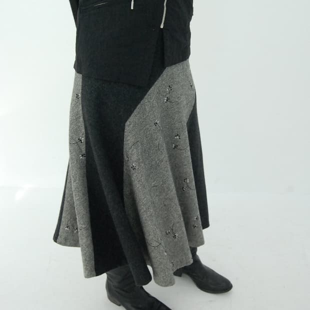 Place pause wool embroidery skirt