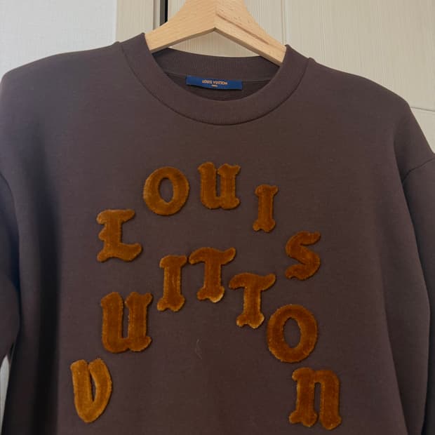 루이비통 터피타지 브라운 맨투맨 M