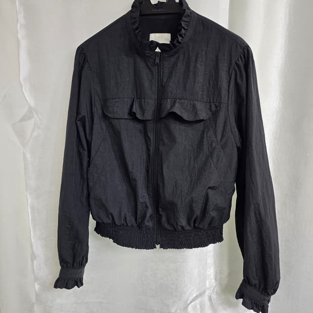 SJYP 검정색 프릴 장식 숏자켓  (1932)