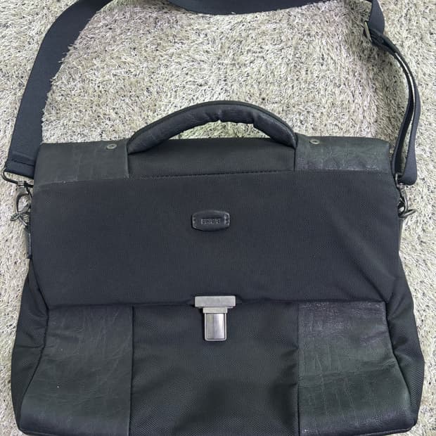 이태리브랜드 BRICS 가죽 크로스백