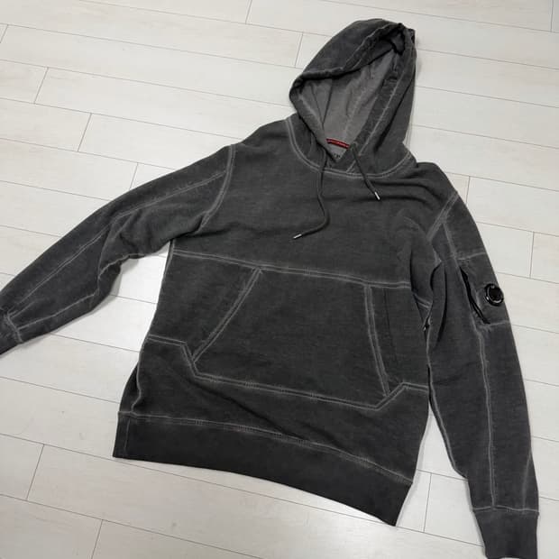 백화점텍)  cp컴퍼니 피그먼트 후드티 105 사이즈  상태 9.5/10