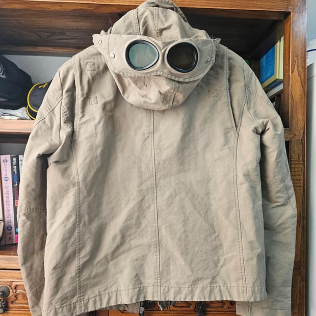 정품 씨피 CP컴퍼니 고글 자켓 베이지 팔아요 95 100