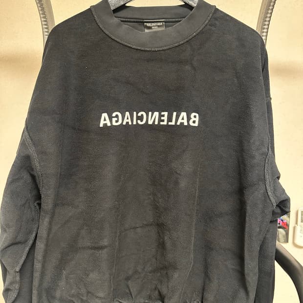 정품 발렌시아가 인사이드아웃 디스트로이드 스웻셔츠 판매합니다