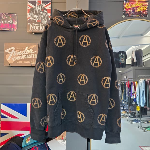 슈프림x언더커버 후드티 블랙 아나키 패턴 올오버 프린팅