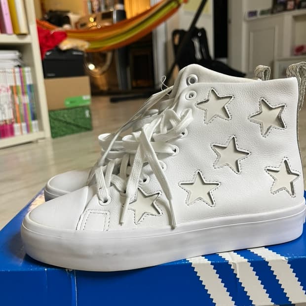 아디다스 별모양 흰색 하이탑 스니커즈220