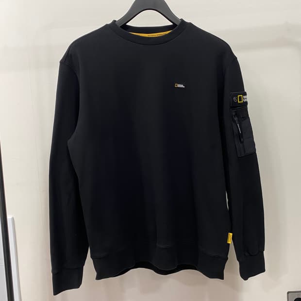 내셔널지오그래픽 암포켓 와펜 맨투맨