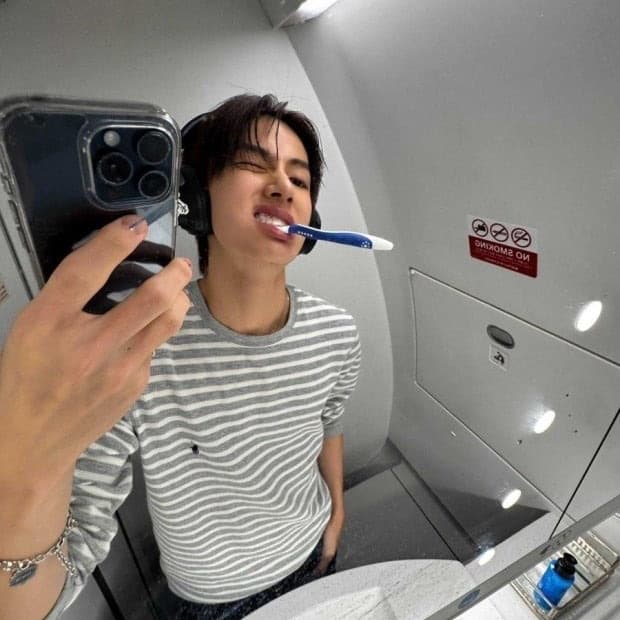폴로 엄성현 스트라이프 롱슬리브