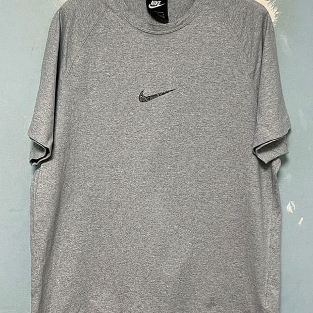 NIKE 나이키 NSW 50 테크 미니 로고 반팔티셔츠 그레이 L 100