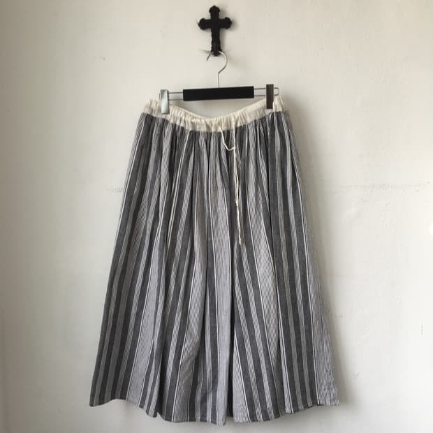 Stripe pattern long skirt