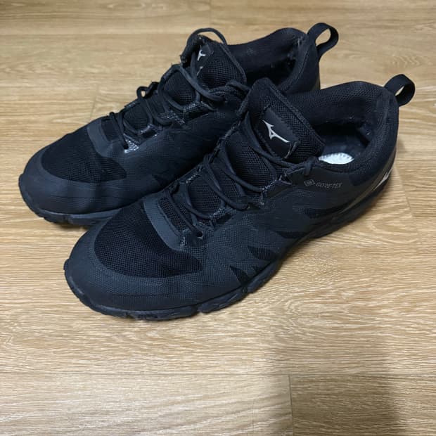 미즈노 X 마가렛호웰 콜라보 스니커즈