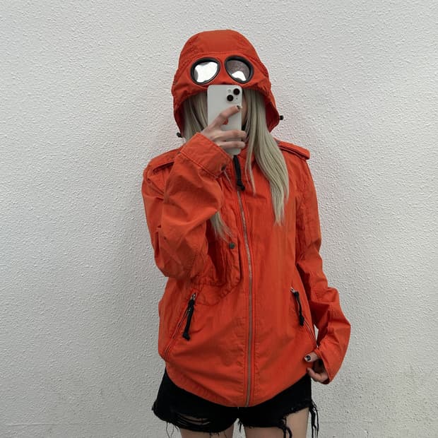 C.P컴퍼니 오렌지 고글 후드 자켓 105