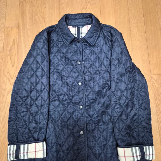 (정품) 버버리 퀼팅 자켓 L (여성 명품 패딩 점퍼)
