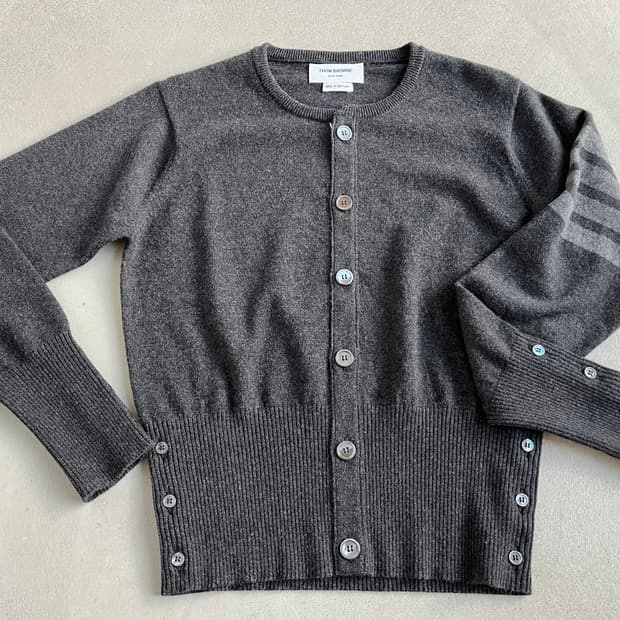 새상품) 톰브라운 캐시미어 클래식 크루넥 4-바 카디건