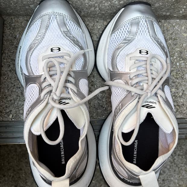 발렌시아가 서킷 화이트 실버 40사이즈