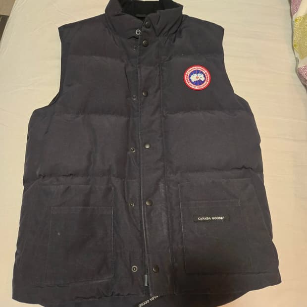 캐나다구스 패딩 조끼 네이비 M 사이즈