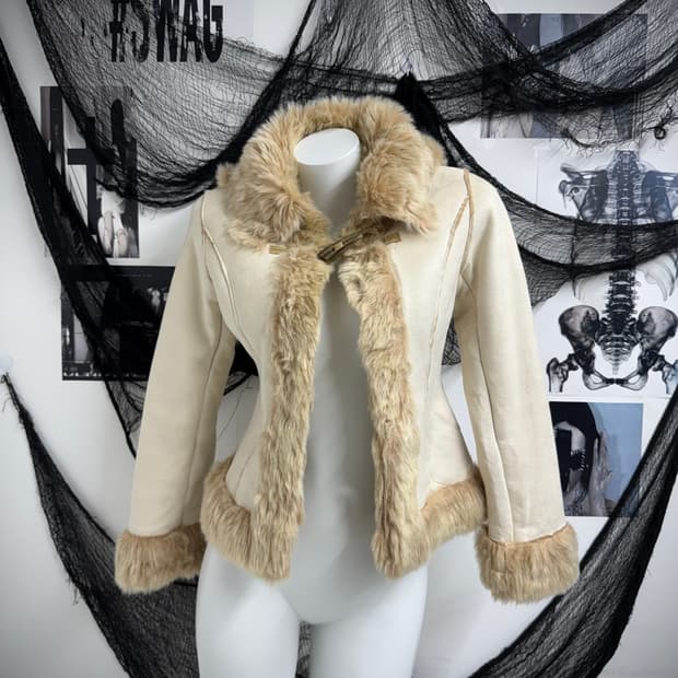 Fur detailed hoddie jacket