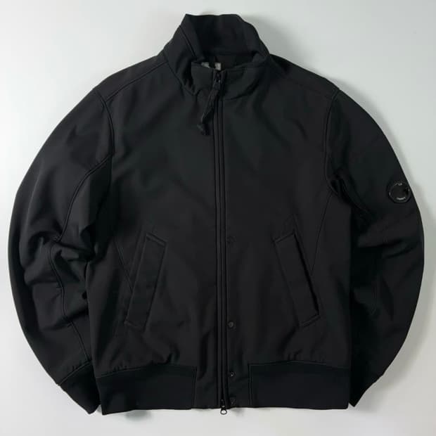 cp컴퍼니 소프트쉘 블랙 봄버