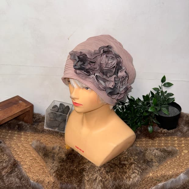 Indi pink flower corsage pleats beanie 