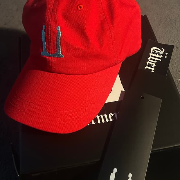 위버맨쉬 캡 레드 지드래곤 전시회