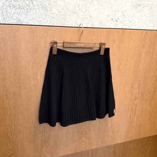 까스텔바작 골프 밴딩 미니 스커트 로고 자수 디테일 A라인 블랙