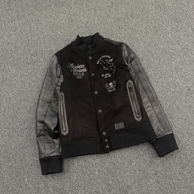 2) LAGUST 스컬 자수 블랙 바시티 자켓 