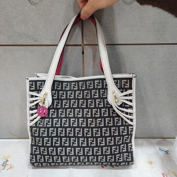 펜디 주카 캔버스 토트백