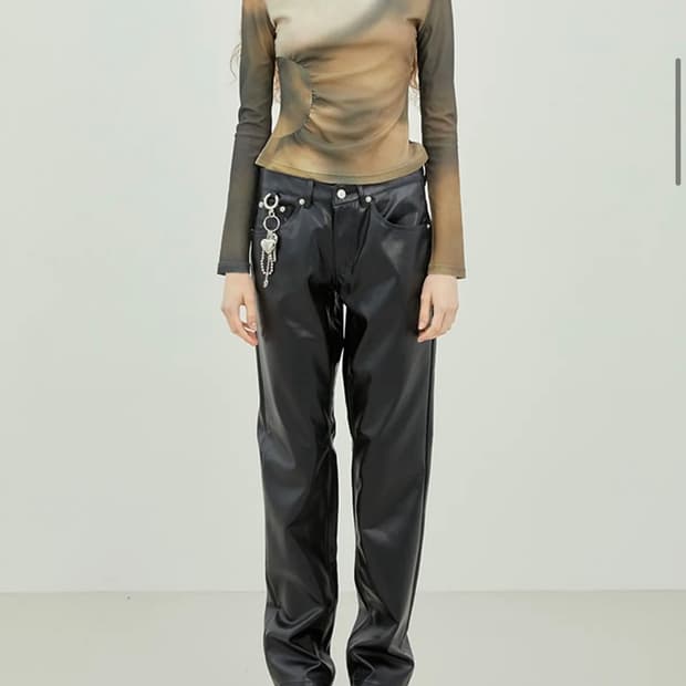 13MONTH 써틴먼스 로우라이즈 레더 트라우저