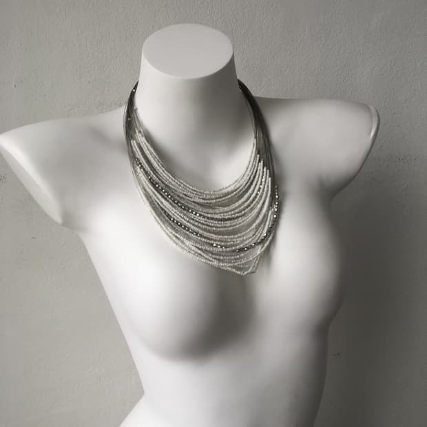 lyaered beads necklace