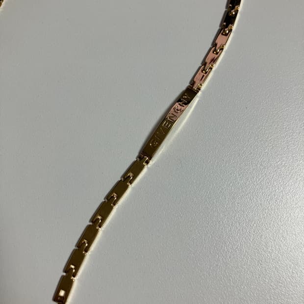 지방시 팔찌