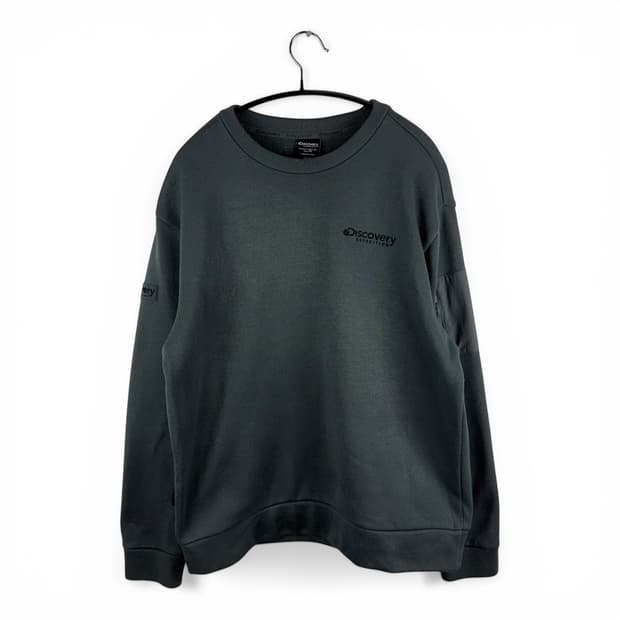 100) 디스커버리 포켓 맨투맨 차콜