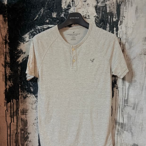 American Eagle Outfitters half t-shirt