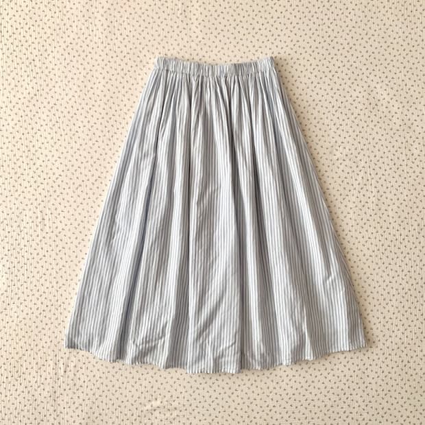 하늘 세로 스트라이프 롱스커트