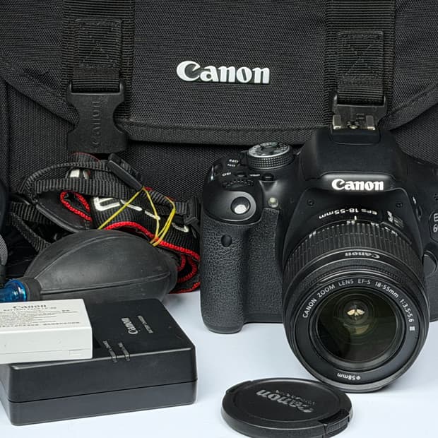 캐논 EOS 600D DSLR 카메라