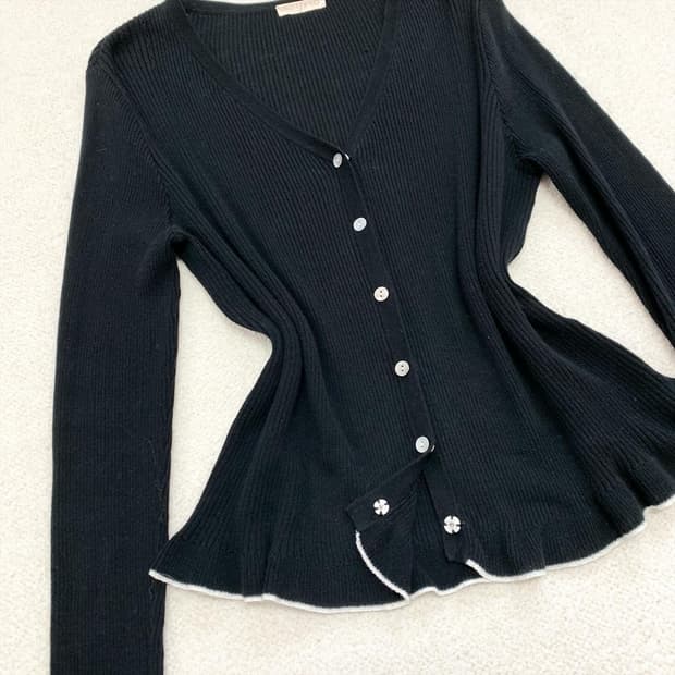 자개단추 슬림핏 골지 프릴 가디건