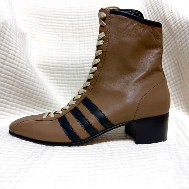 구찌 아디다스 오리지널 슬라이드 브라운