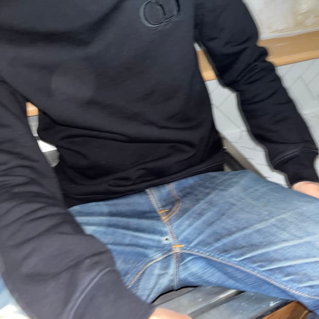 디올 CD로고 맨투맨