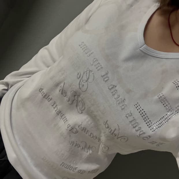 y2k lettering detail v-neck long sleeve