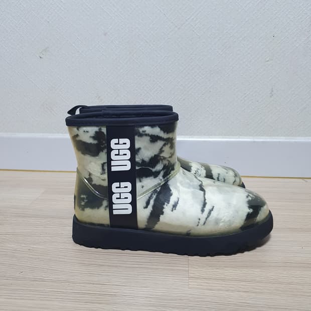 UGG 어그 클래식 부츠 240