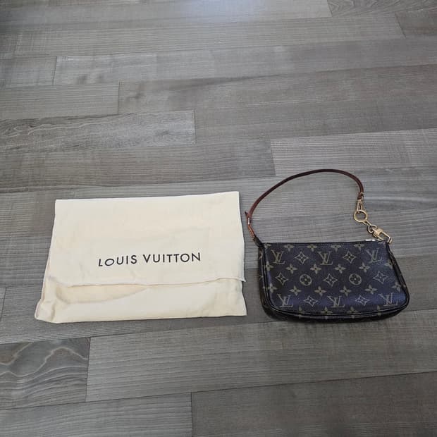 정품) 루이비통 포치 모노그램 파우치백 미니백 가방 (연장고리 포함)