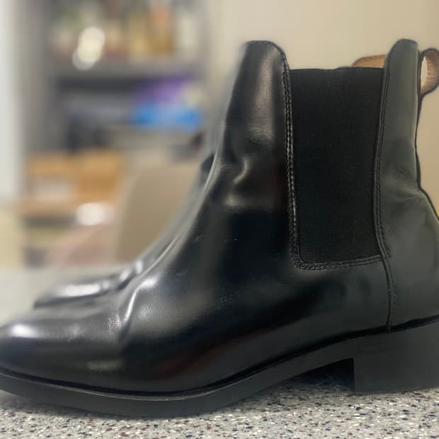 COS코스 여성첼시부츠 판매합니다.