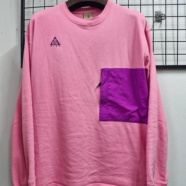 100L 나이키 ACG 포켓 롱슬리브 핑크.