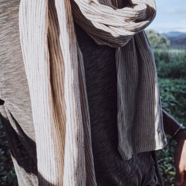 모노프리베 Textured Square Long Scarf