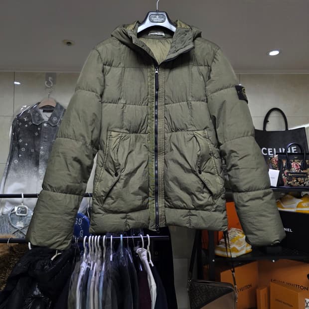 {클로젯}[L][여분단추 구성]스톤아일랜드 크링클랩스 후드 숏 대운 패딩