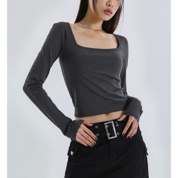 블랙업 레빌리 스퀘어넥 티셔츠