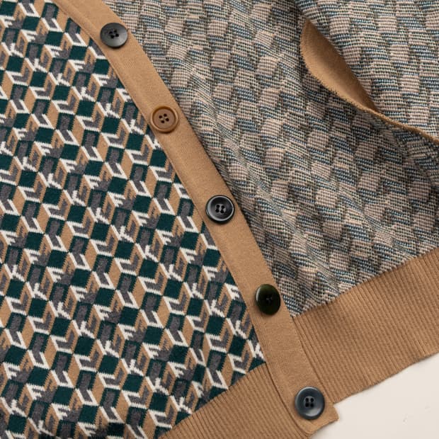 언더커버 퍽 자카드 니트 가디건 2사이즈 (95 M)