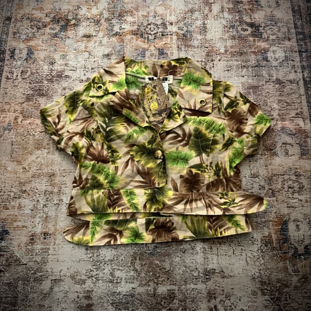d.i.a Hawaiian-designed short shirt